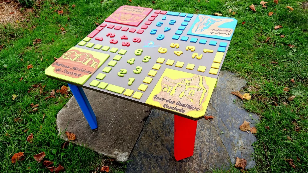 Table de petits chevaux version Ombrée d'Anjou