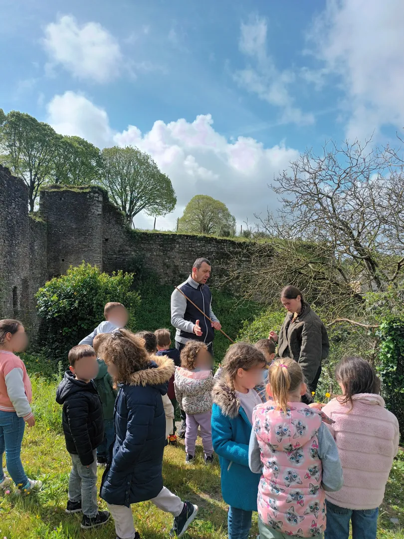 Visite du château et grand jeu pour l'accueil de loisir d'Ombrée d'Anjou, image 3