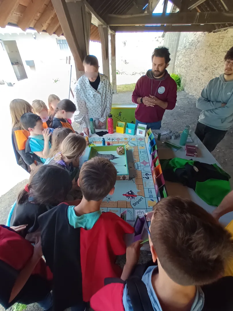 Visite du château et grand jeu pour l'accueil de loisir d'Ombrée d'Anjou, image 6